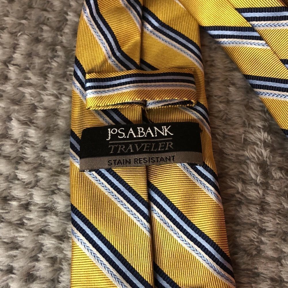 Preowned 💫JOS A BANKS💫100%silk tie - Picture 3 of 8